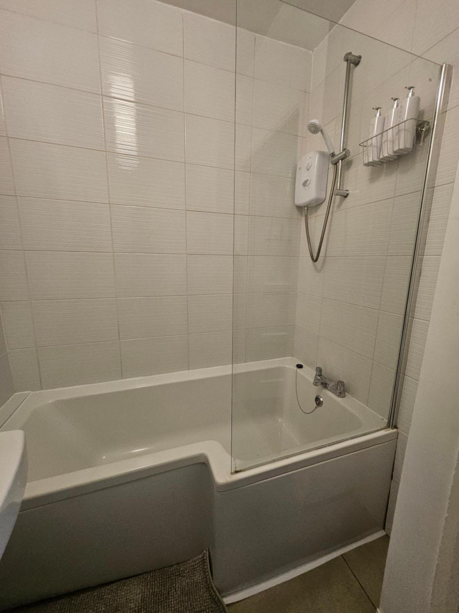 Nariken Apartments, Кардиф Екстериор снимка