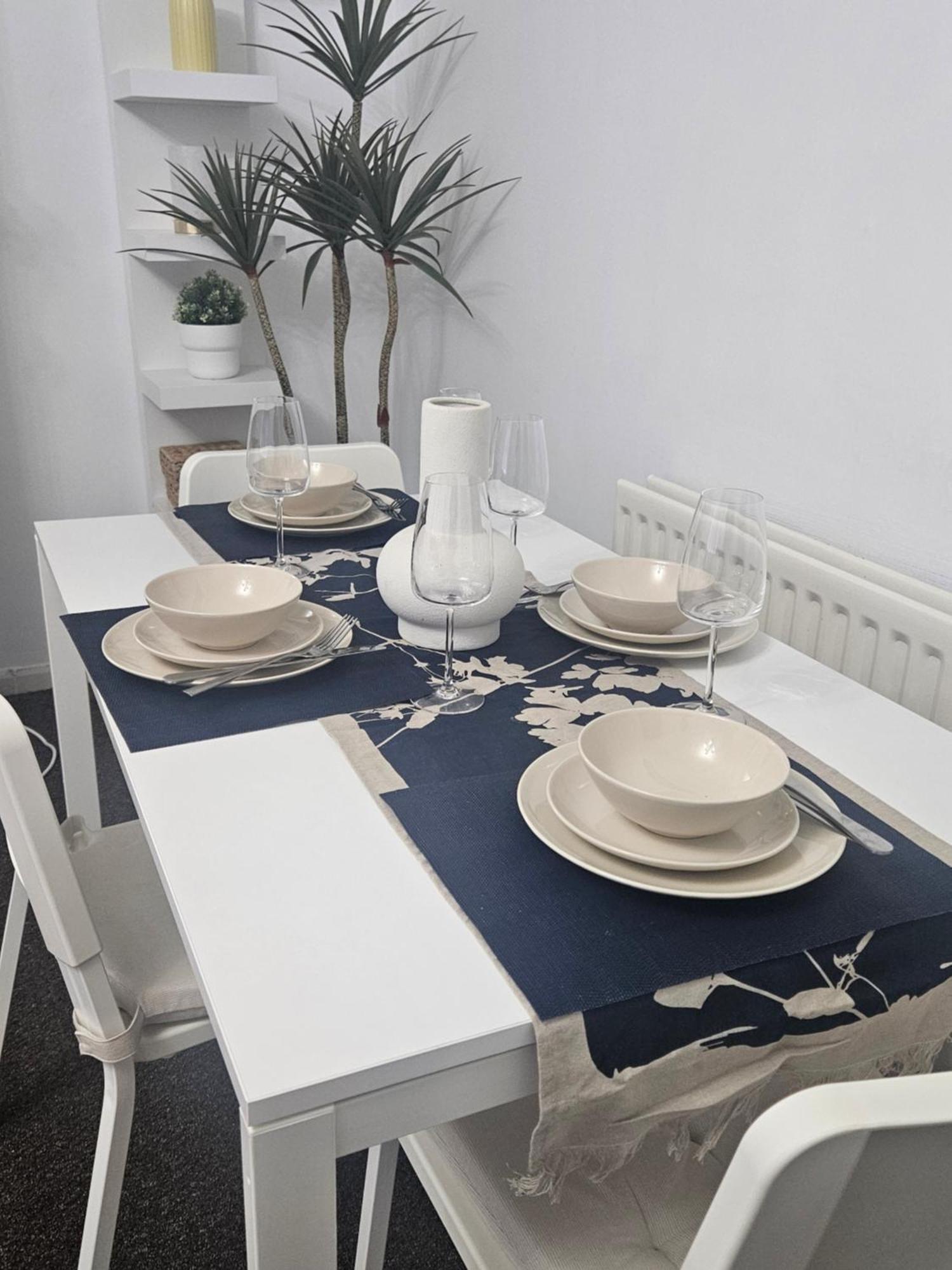Nariken Apartments, Кардиф Екстериор снимка